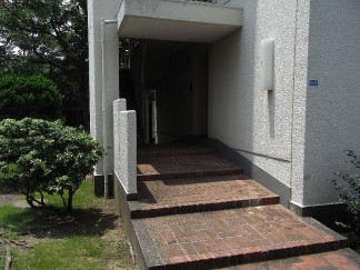 階段室（修繕前）